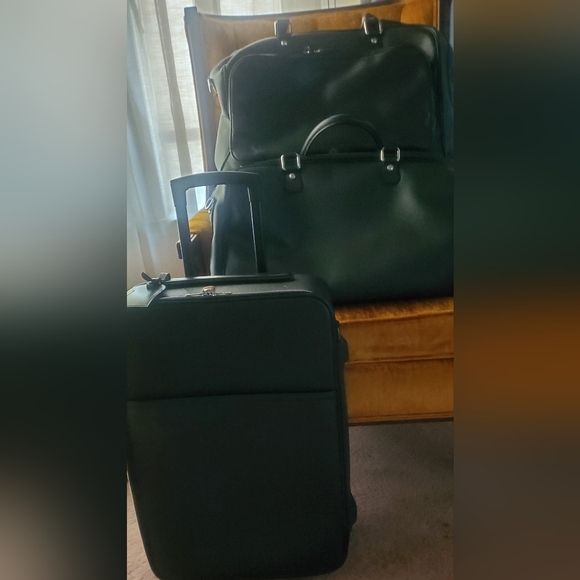 Authentic Louis Vuitton Black Rolling Carry-on - Picture 13 of 13